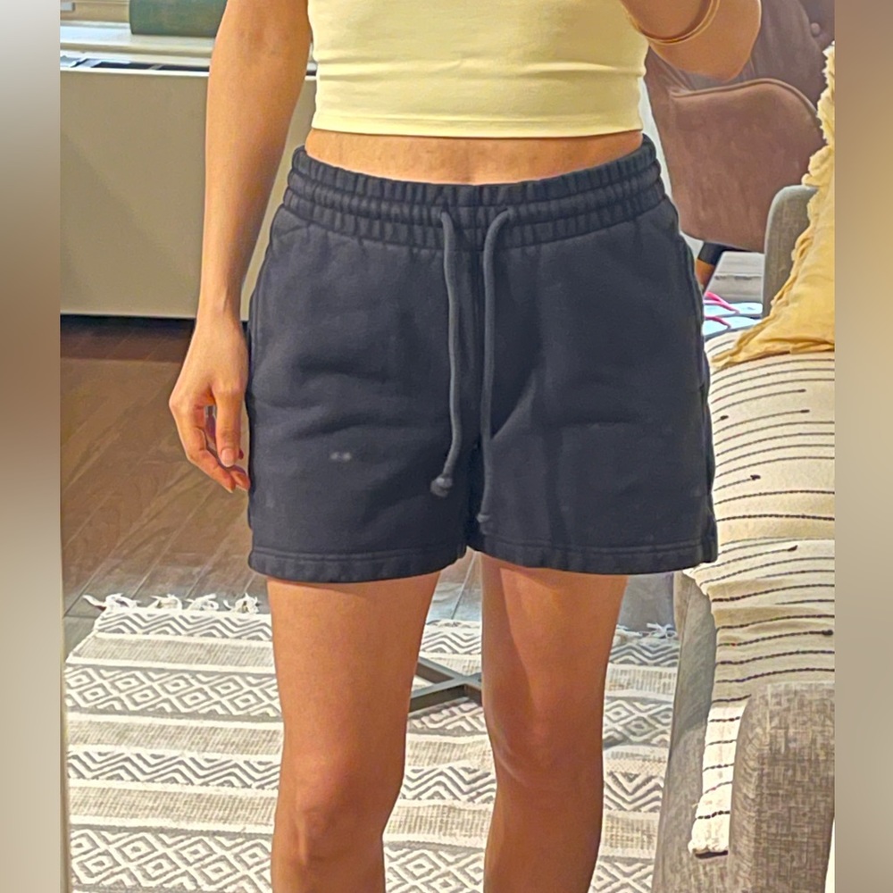 Aritzia Tna Boyfriend 5” cozy fleece sweat shorts